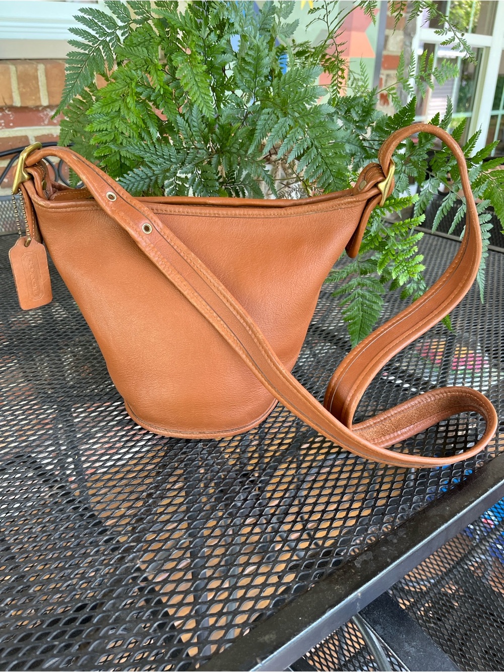Vintage Coach Maggie Small Bucket Crossbody 9019 British Tan Leather Bag USA